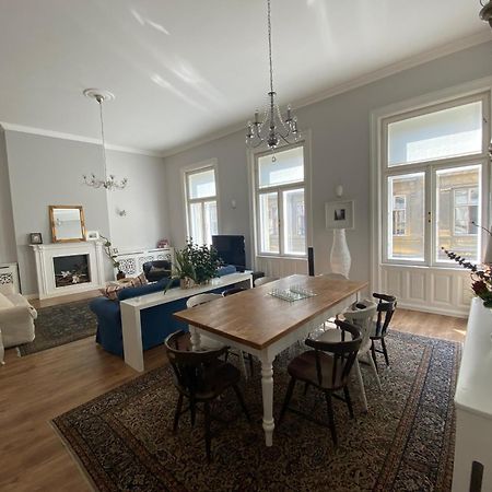 Urban Haven - 3 Beds, 3 Baths, Free Parking, Near Central Market 부다페스트 외부 사진