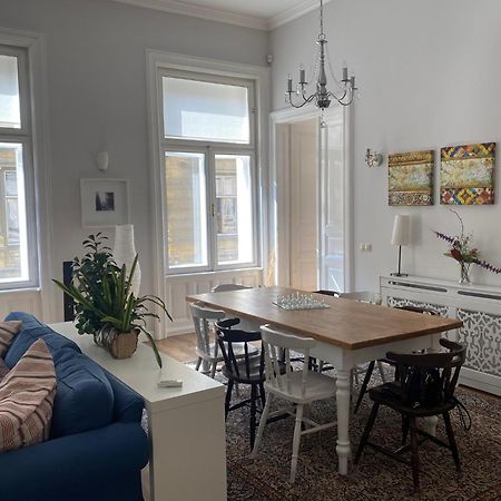 Urban Haven - 3 Beds, 3 Baths, Free Parking, Near Central Market 부다페스트 외부 사진
