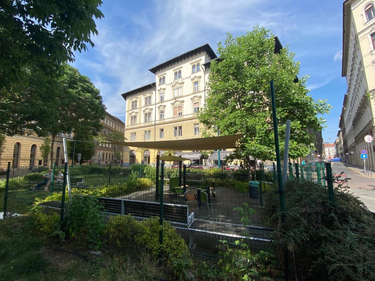 Urban Haven - 3 Beds, 3 Baths, Free Parking, Near Central Market 부다페스트 외부 사진