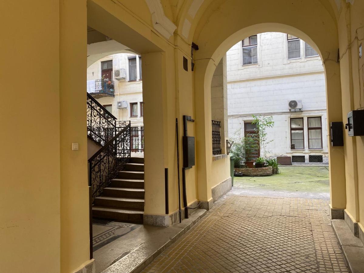 Urban Haven - 3 Beds, 3 Baths, Free Parking, Near Central Market 부다페스트 외부 사진