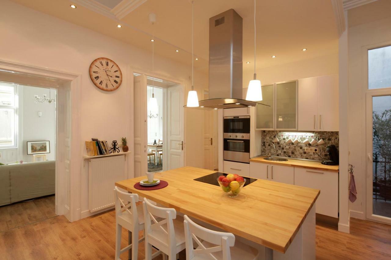 Urban Haven - 3 Beds, 3 Baths, Free Parking, Near Central Market 부다페스트 외부 사진