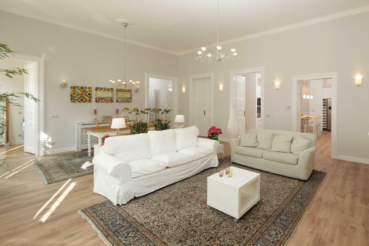Urban Haven - 3 Beds, 3 Baths, Free Parking, Near Central Market 부다페스트 외부 사진
