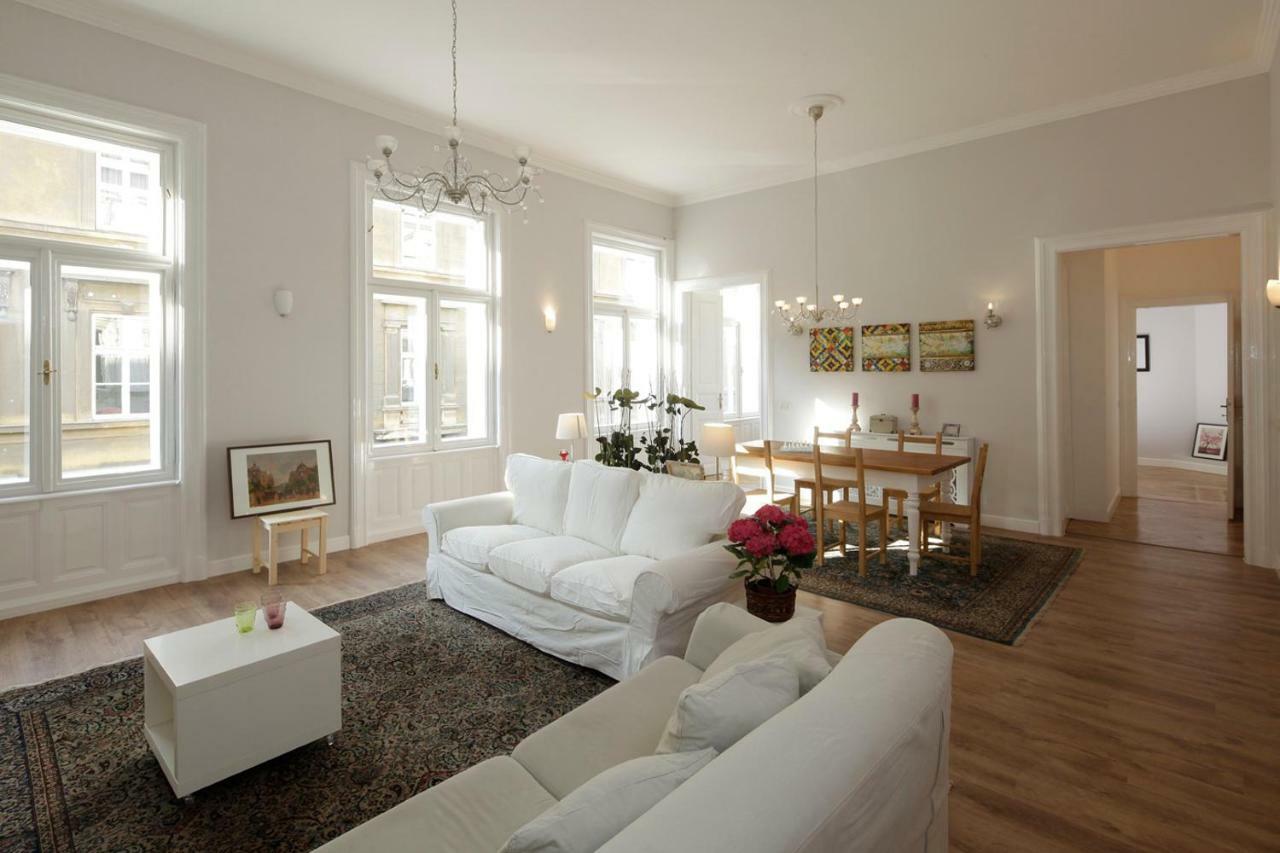 Urban Haven - 3 Beds, 3 Baths, Free Parking, Near Central Market 부다페스트 외부 사진
