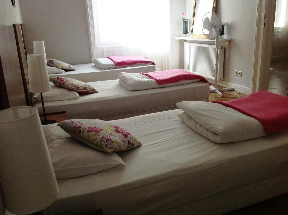 Urban Haven - 3 Beds, 3 Baths, Free Parking, Near Central Market 부다페스트 외부 사진