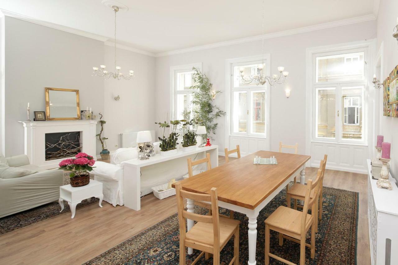 Urban Haven - 3 Beds, 3 Baths, Free Parking, Near Central Market 부다페스트 외부 사진
